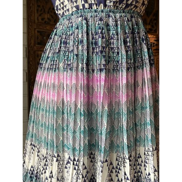 Summery Halter Dress with Geometric Patterns - by Double Zero - Picture 3 of 5